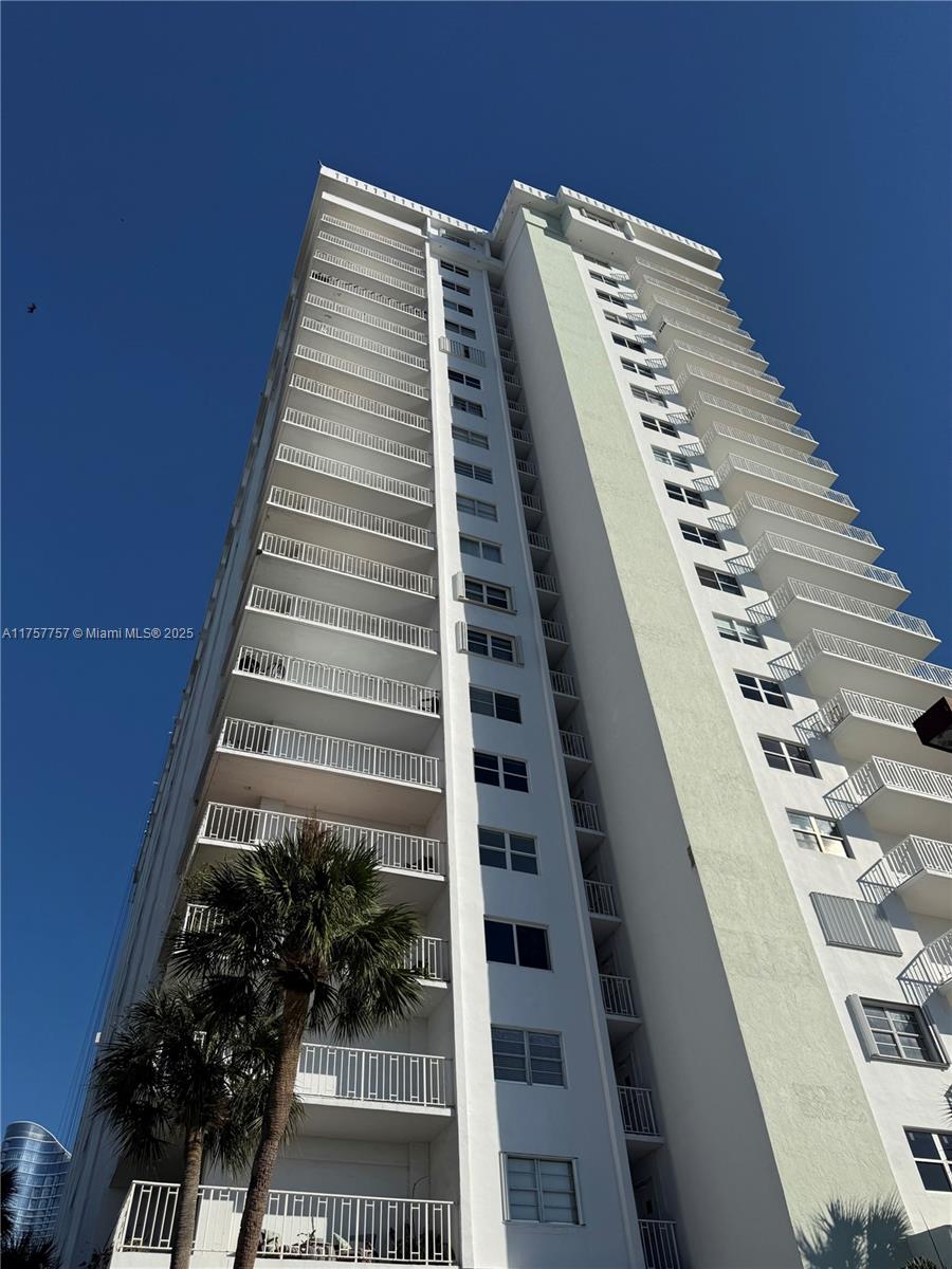 Rental Property at 500 Bayview Dr 1031, Sunny Isles Beach, Miami-Dade County, Florida - Bedrooms: 2 
Bathrooms: 2  - $3,000 MO.