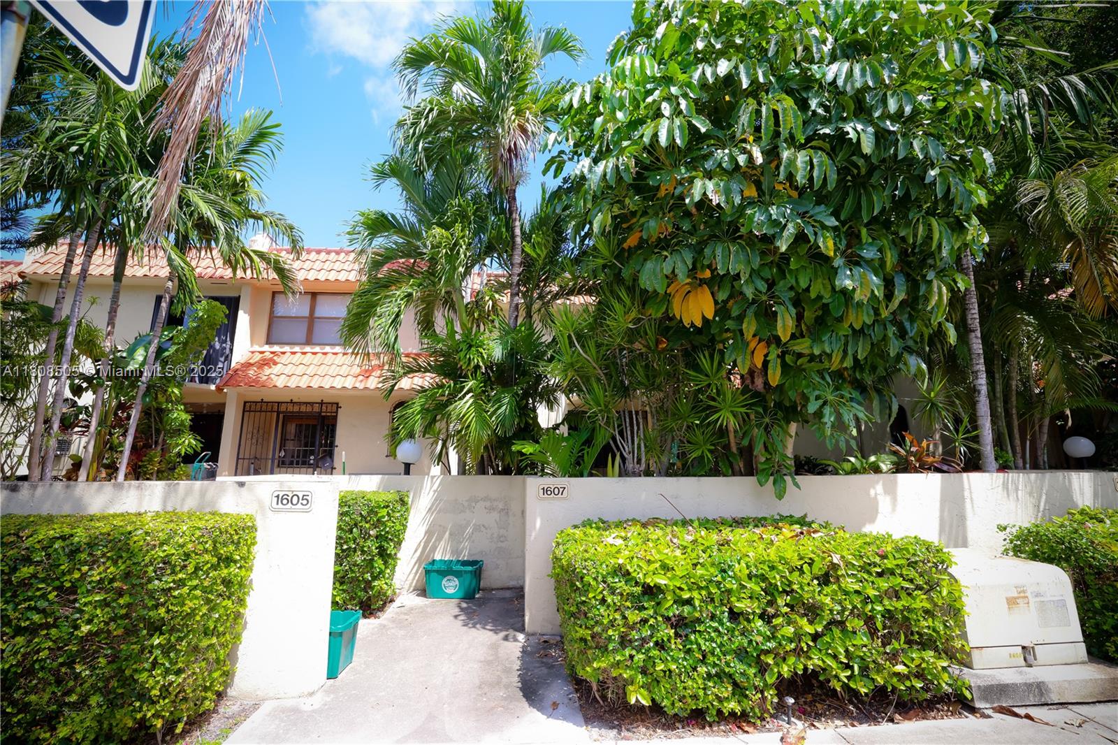 1607 Ne 105th St 3-7, Miami Shores, Miami-Dade County, Florida - 2 Bedrooms  
3 Bathrooms - 