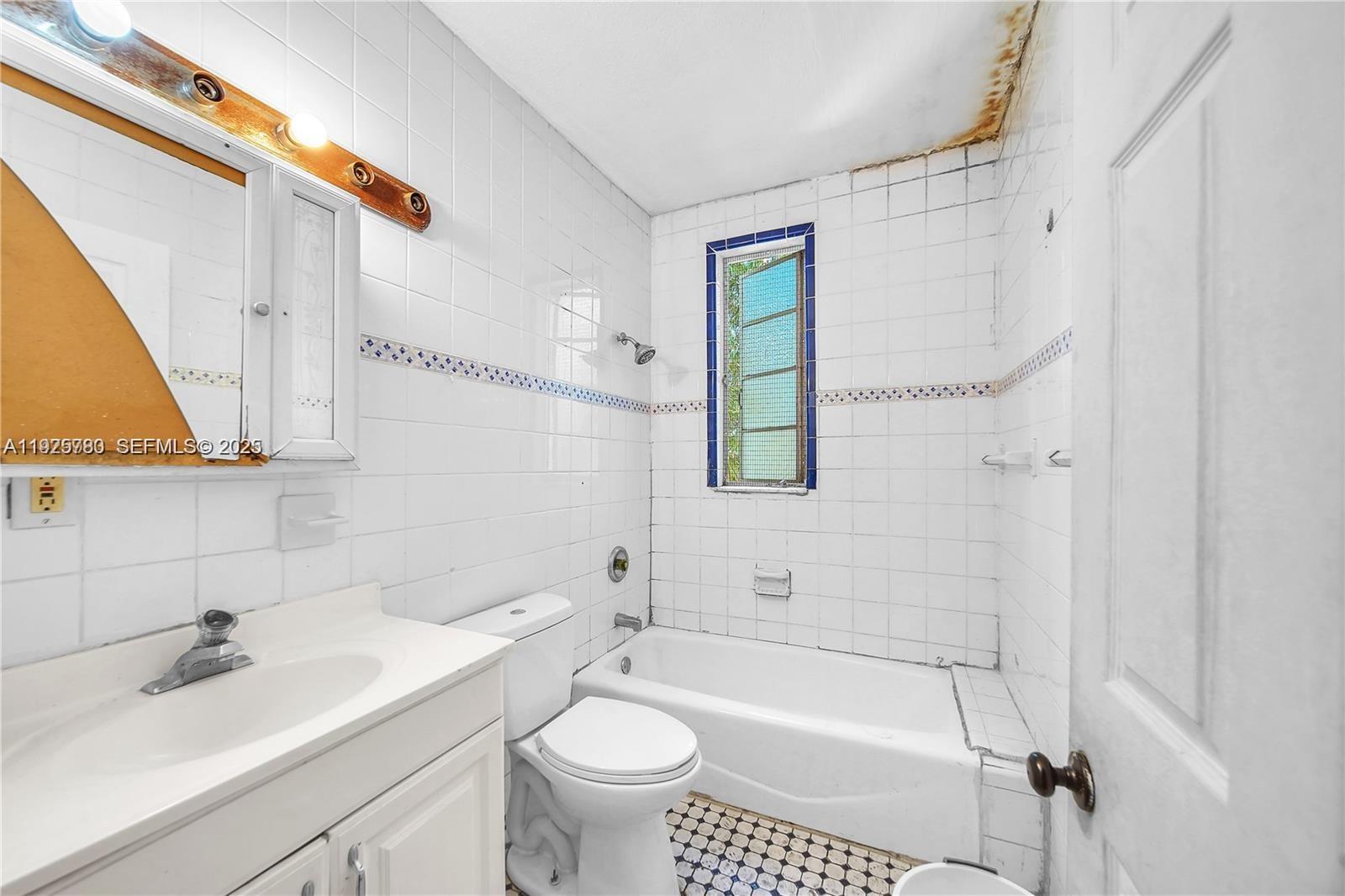 View photos, virtual tours, details... 1725 NW 19th St