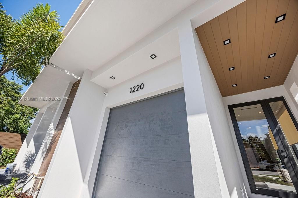 Photo of 1220 NE 13th Ave, Fort Lauderdale, FL 33304 (MLS # A11902149)