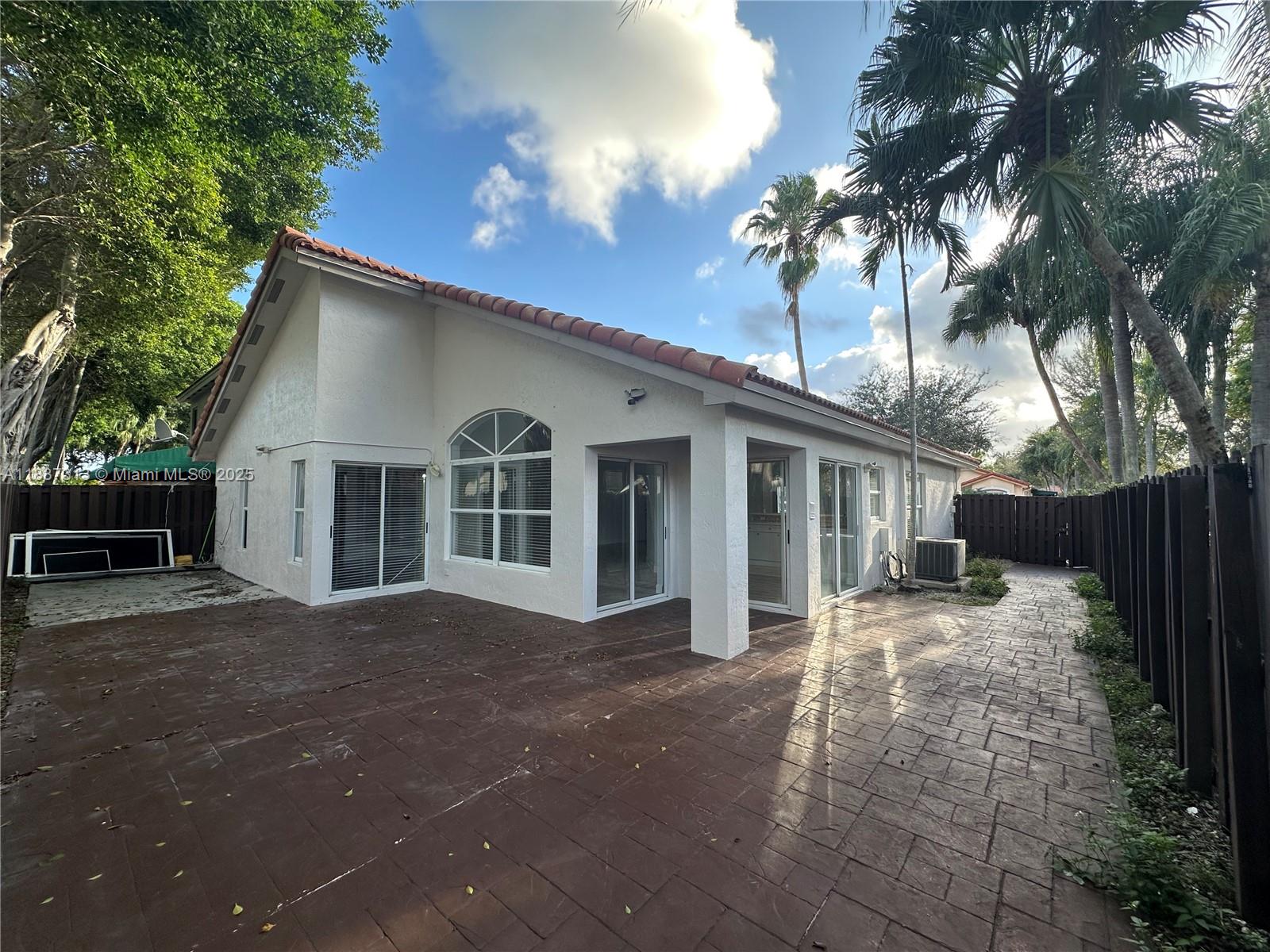 11329 NW 59th Ter