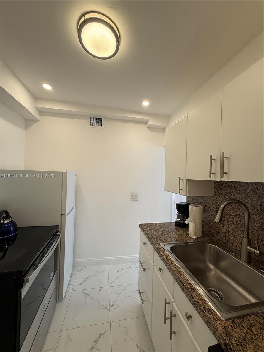 LINCOLN SUB - Residential Lease