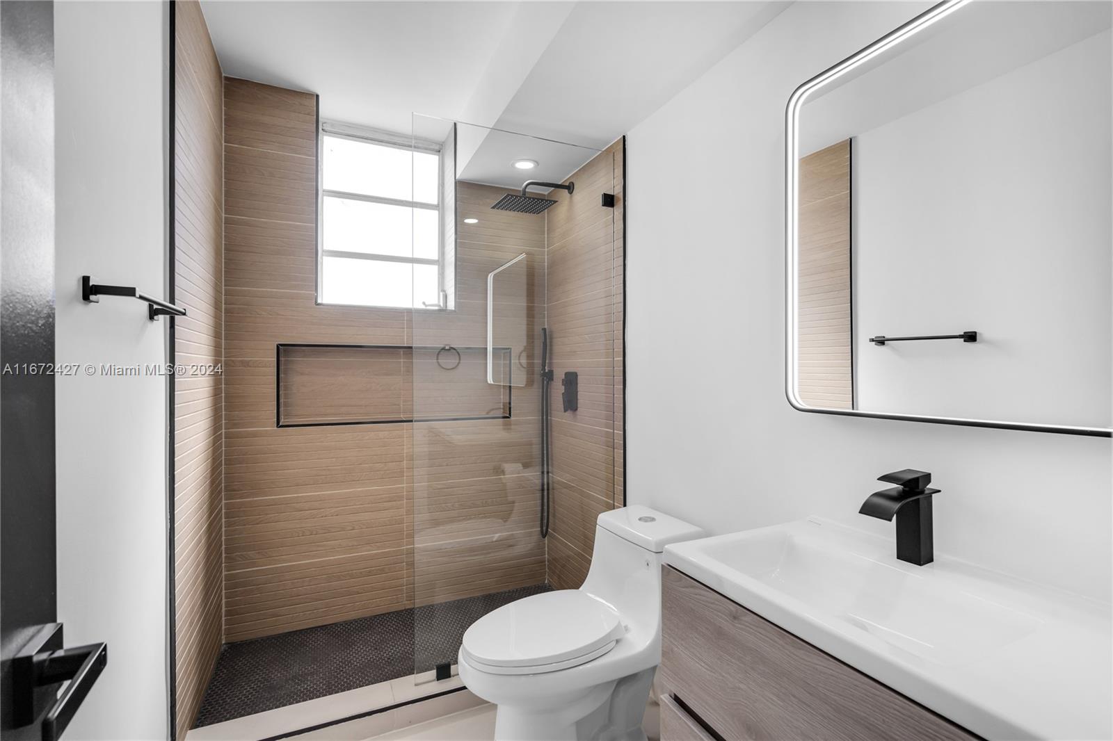 DOMINO TWO CONDO - Residential