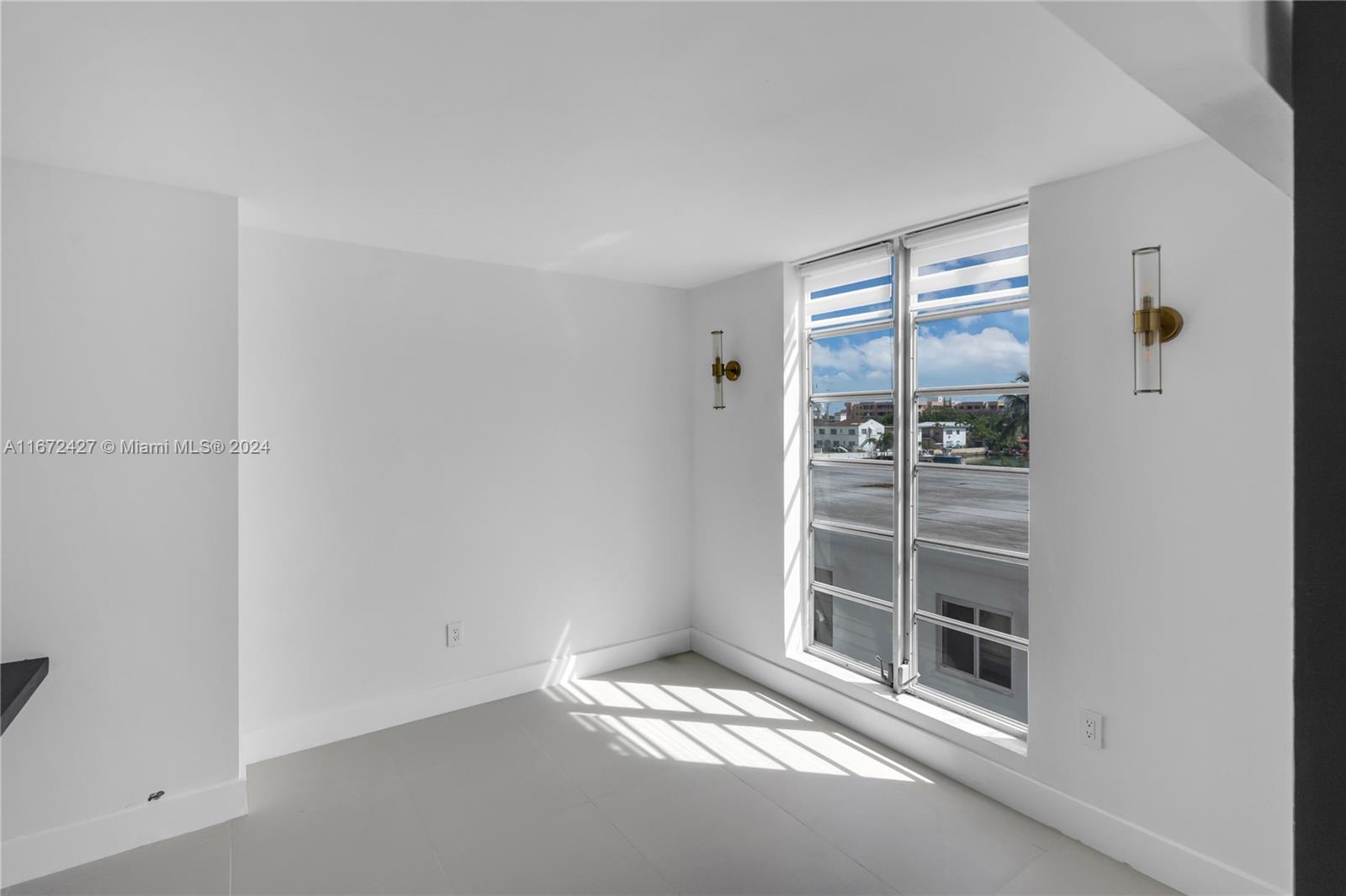 DOMINO TWO CONDO - Residential