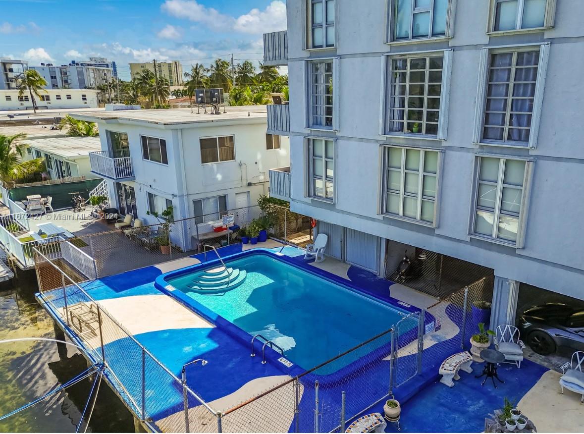 DOMINO TWO CONDO - Residential