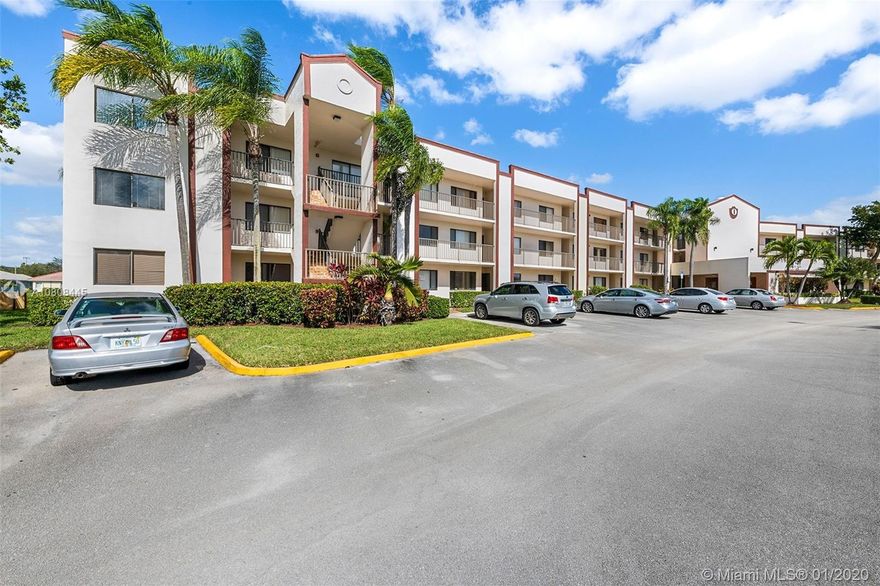 Magnificent Lake View Prime First Floor Condo. This Private Unit of 1,228 Sq. Ft. is in the Desirable 55-Plus Gated Community of Kings Point. It Features Two Bedrooms/Two Bathrooms. All Porcelain-Tiled Flooring, Ample Laundry/Storage Room with Full-Capacity Washer/Dryer, All Newer Stainless Steel Appliances, Granite Countertop. Parking Just Footsteps from Your Front Door. State of the Art Clubhouse and Theater, Tennis Courts, Spas, Swimming Pools *** Main Clubhouse With Indoor & Outdoor Pool, Neighborhood Pool, Free-Standing Theater, Live Shows, Over 50 Clubs to join for your Entertainment. Just Enjoy Balmy Sunny Florida!