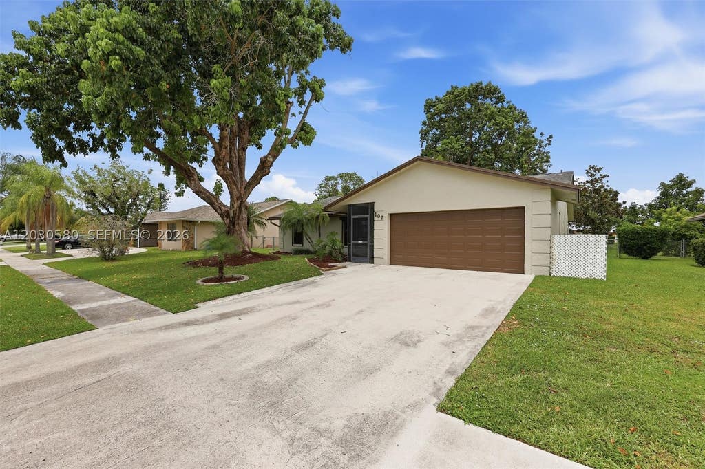 Photo of 107 Starling Ave, Royal Palm Beach, FL 33411 (MLS # A12030580)