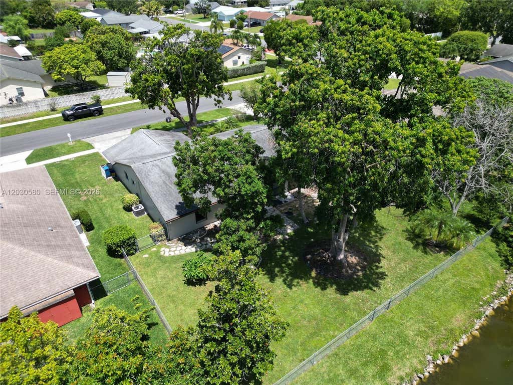 Photo of 107 Starling Ave, Royal Palm Beach, FL 33411 (MLS # A12030580)