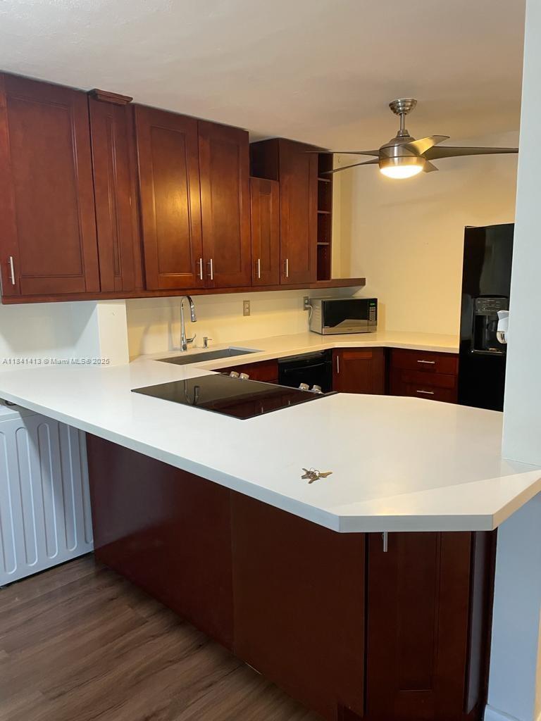 AMAZING UNIT, GREAT LOCATION IN THE HEART OF MIAMI LAKES, WALK TO MAIN STREET, SHOPPING CENTERS, BANKS, RESTAURANTS, EASY ACCESS TO ALL X-WAYS. SHOWING ASSIST TO SHOW.