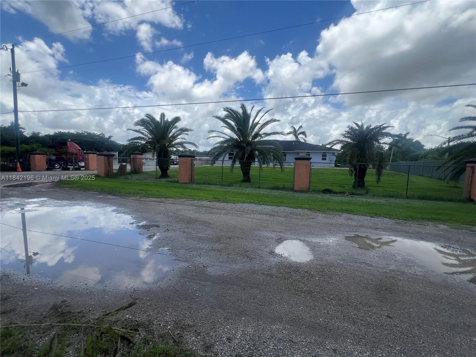 FLORIDA FRUIT LAND COMPAN - Land