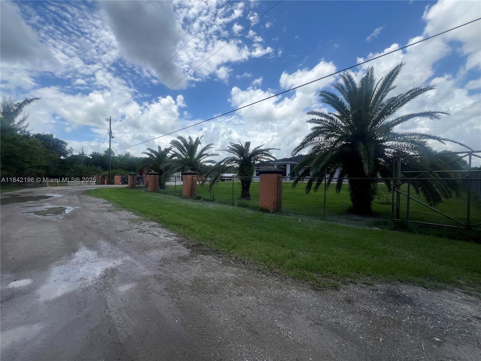 FLORIDA FRUIT LAND COMPAN - Land