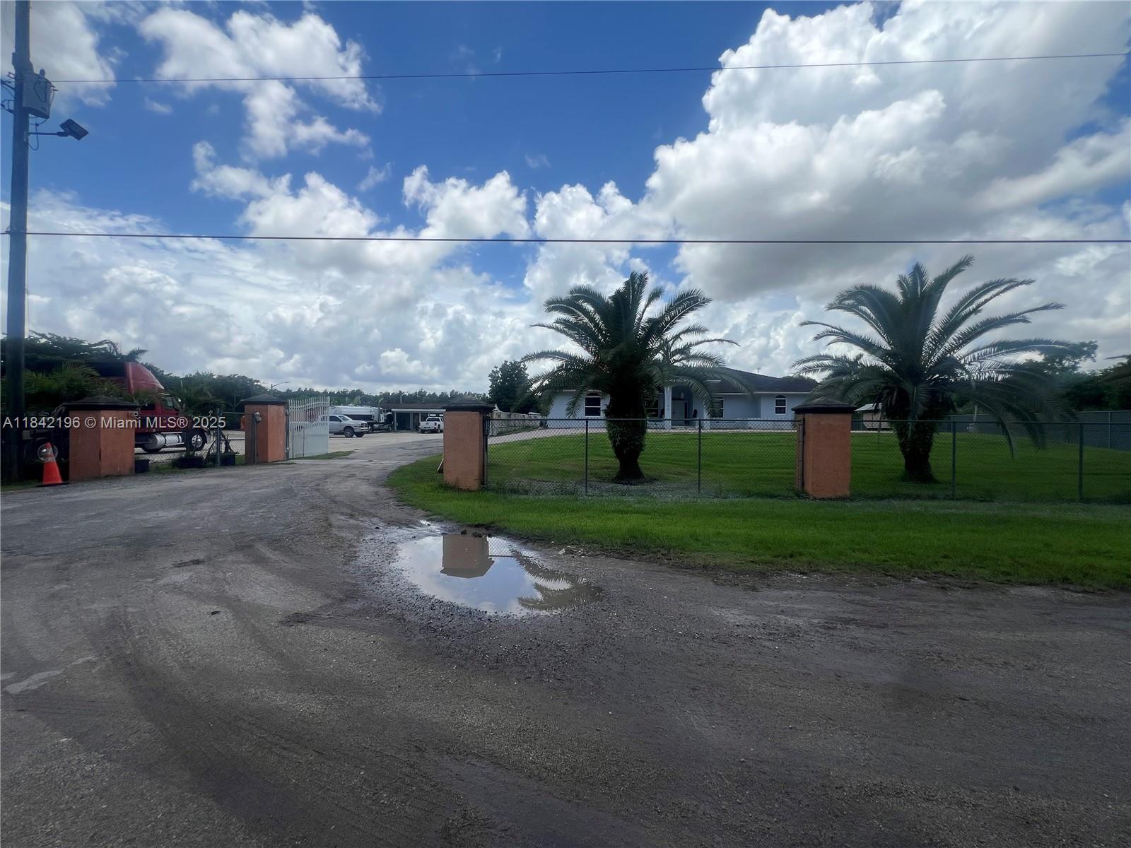 FLORIDA FRUIT LAND COMPAN - Land