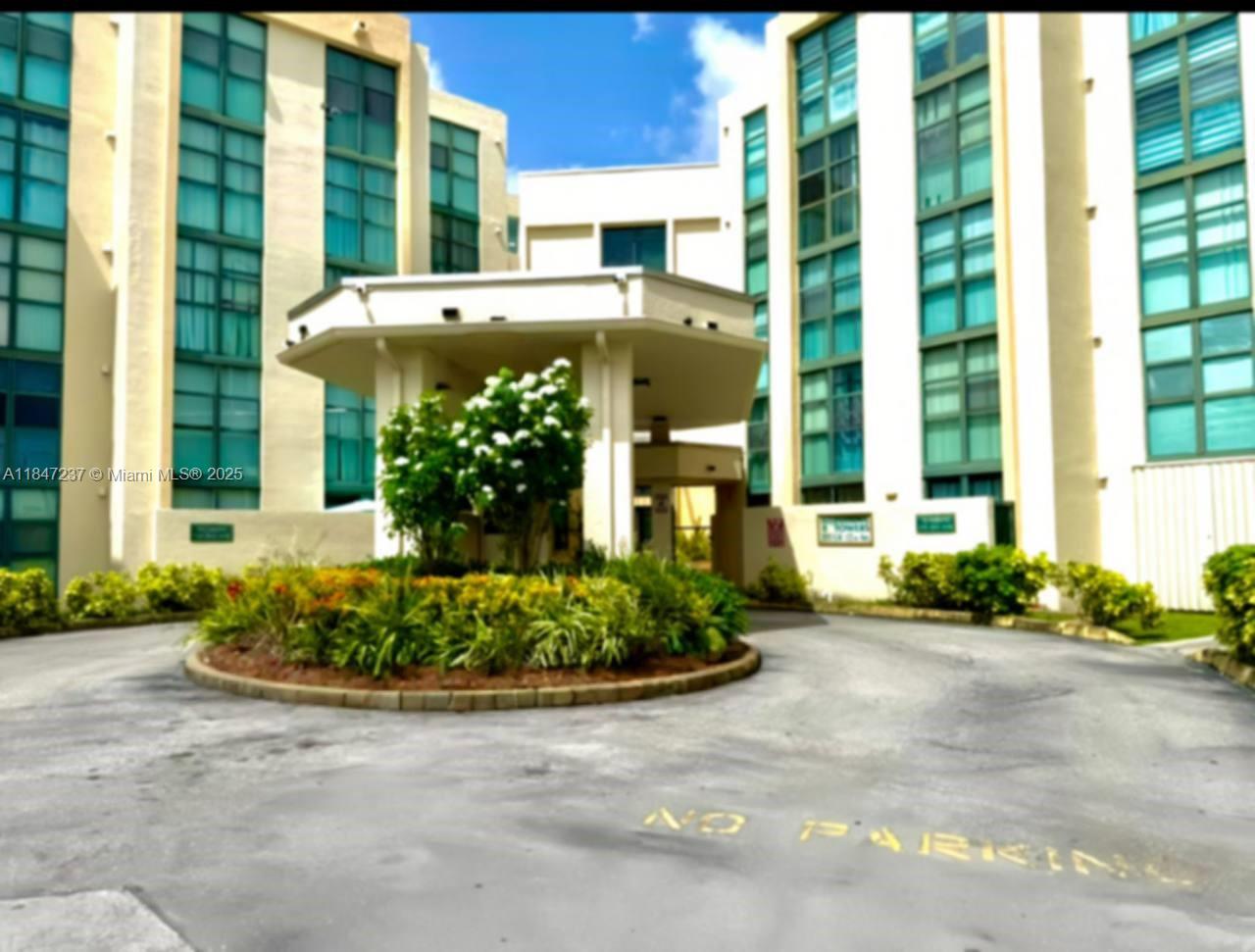 Don’t miss the opportunity to live in a prime location!
This beautifully renovated 2-bedroom, 2-bathroom apartment is bright, spacious, and move-in ready. Enjoy a fully updated kitchen, modern bathrooms, and elegant tile flooring throughout.
??Located just minutes from FIU, top-rated restaurants, shopping centers, parks, and more — everything you need is right at your fingertips!
Live with comfort, convenience, and style. Schedule your showing today!