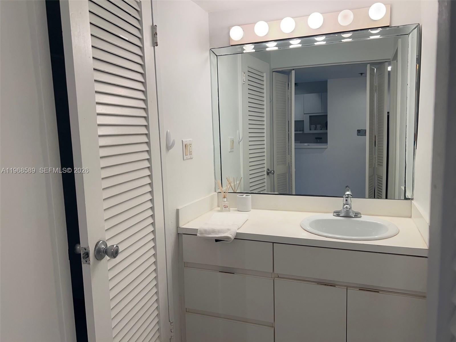 THE DECOPLAGE CONDO - Residential