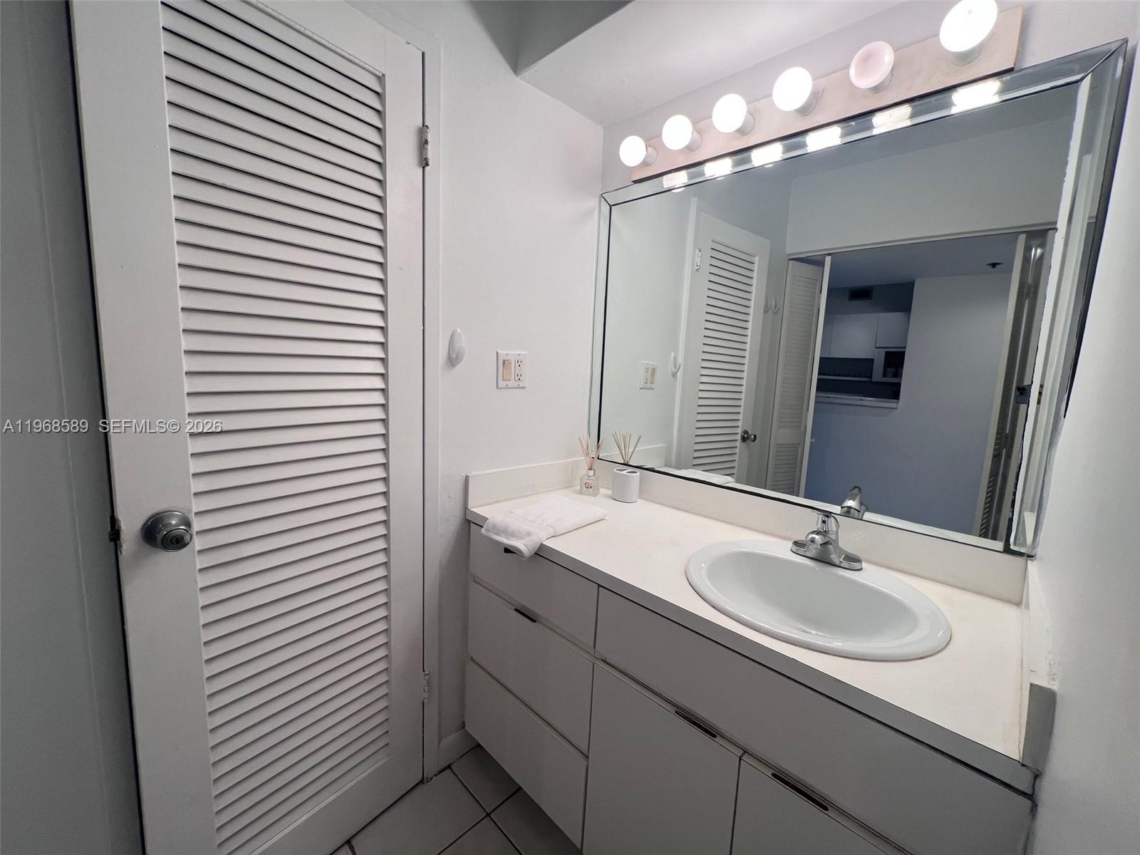 THE DECOPLAGE CONDO - Residential