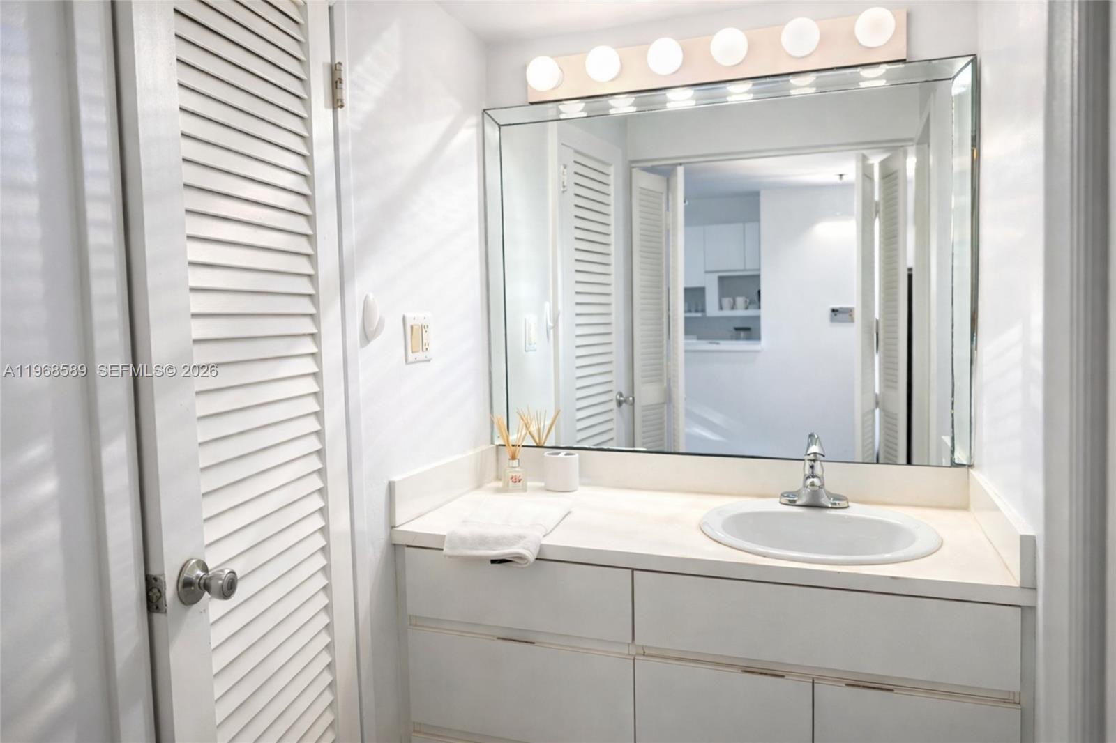 THE DECOPLAGE CONDO - Residential