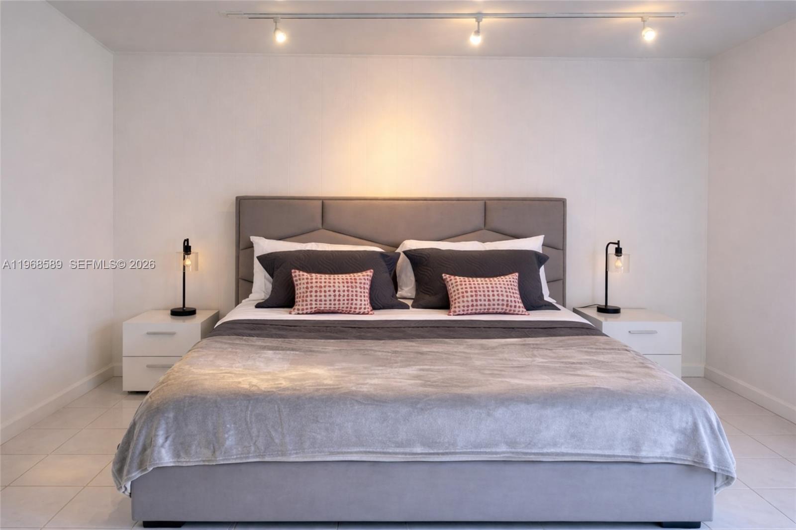 THE DECOPLAGE CONDO - Residential