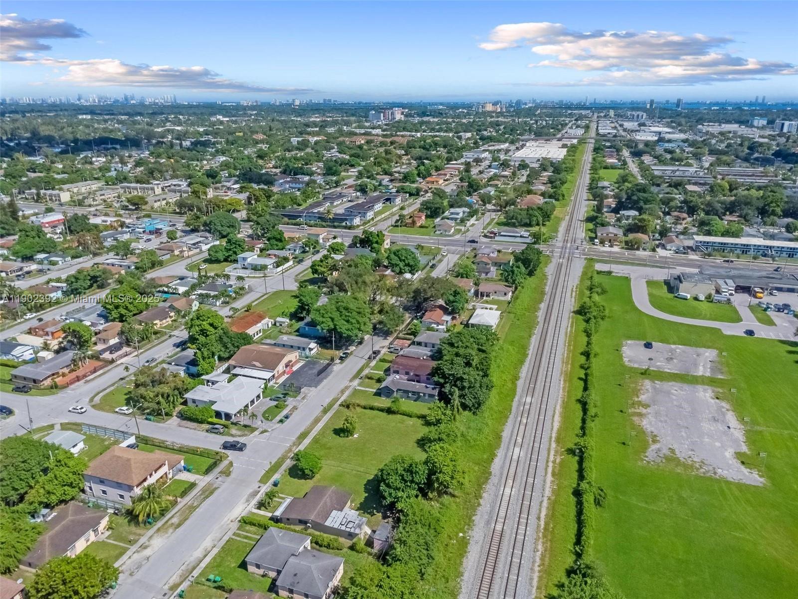 COMM LIBERTY CITY - Land
