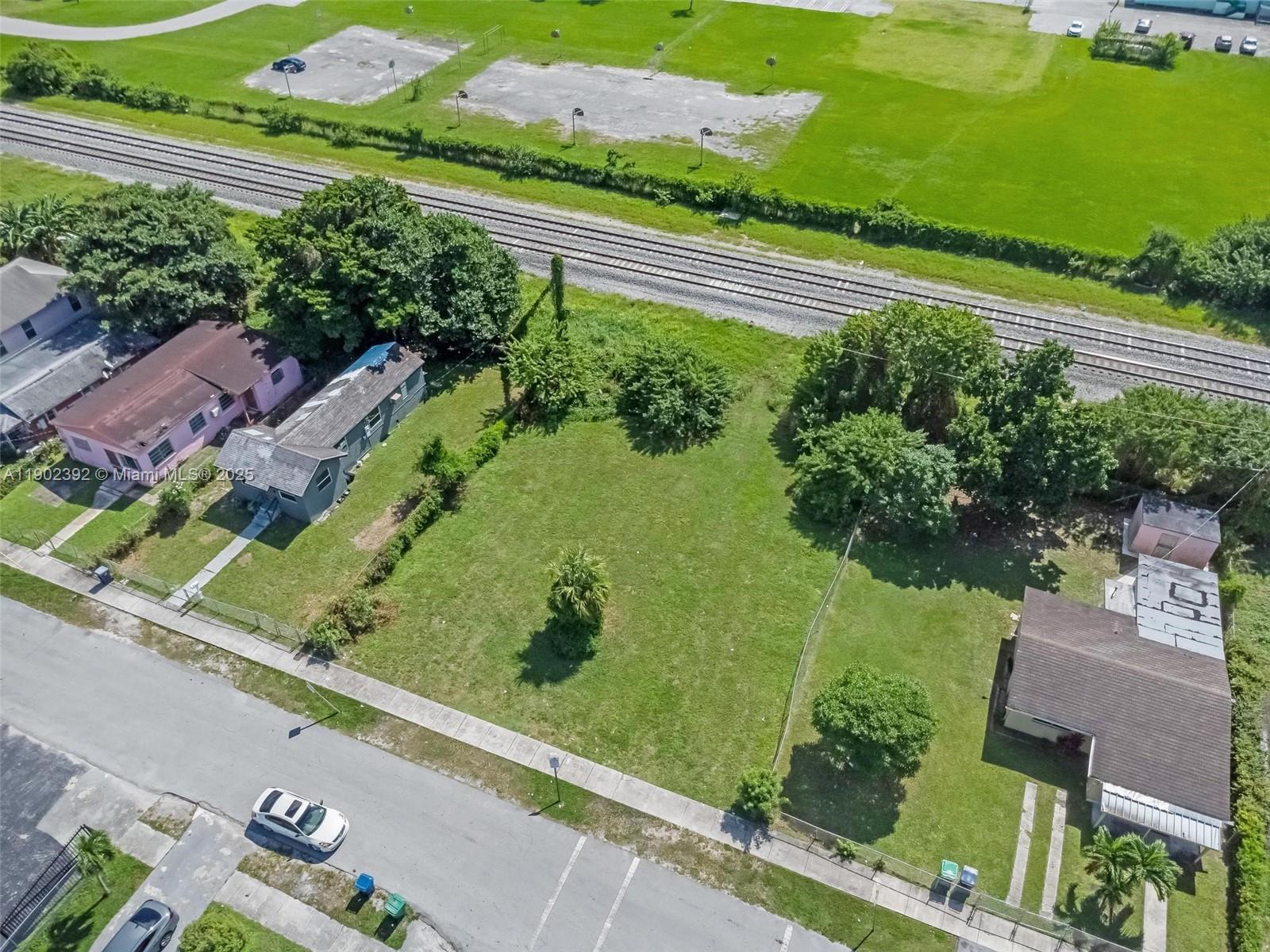COMM LIBERTY CITY - Land
