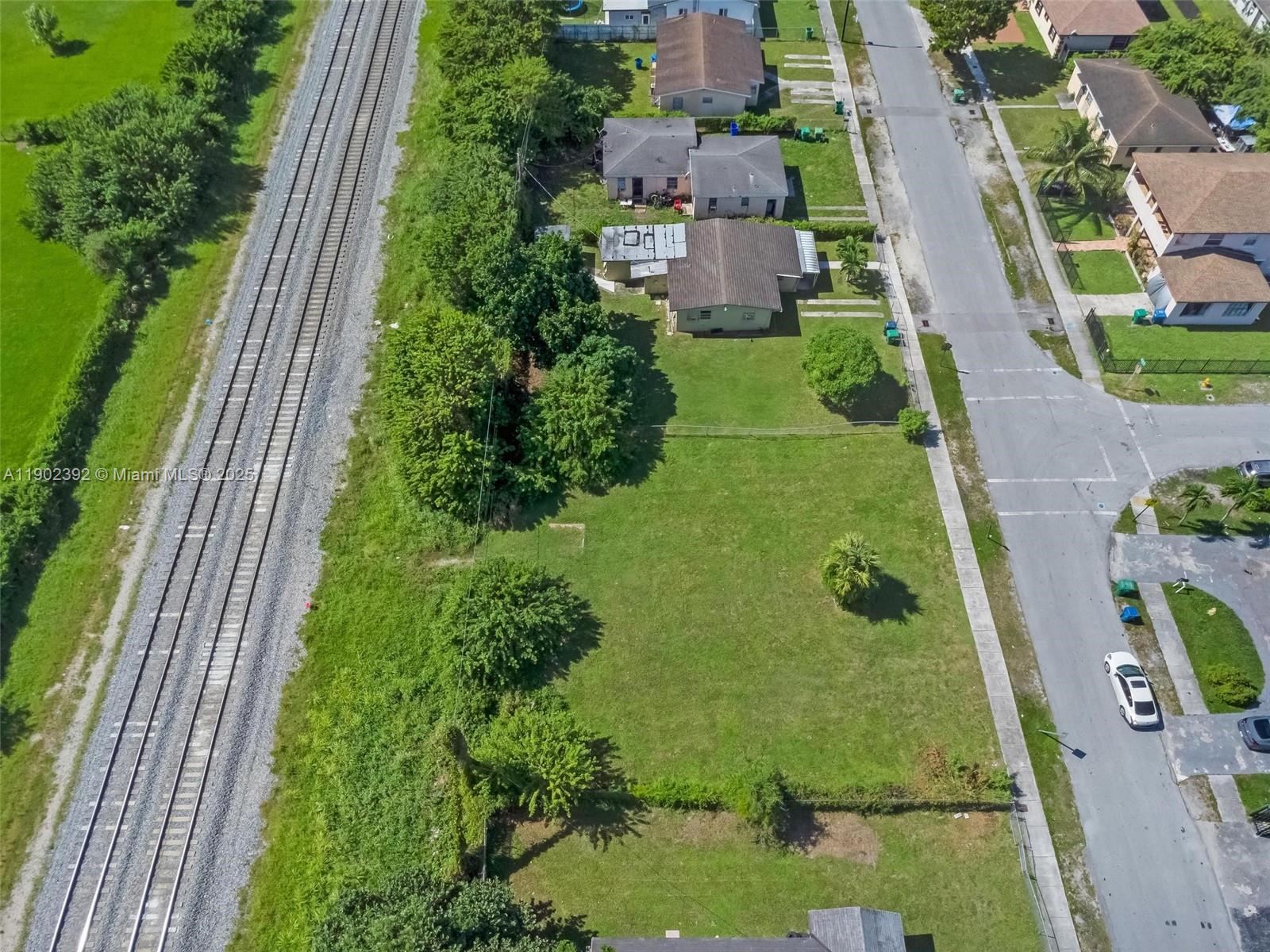 COMM LIBERTY CITY - Land