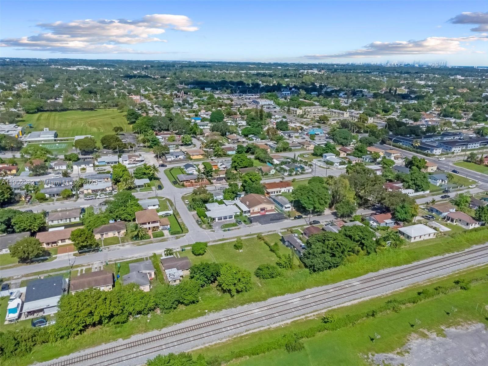 COMM LIBERTY CITY - Land