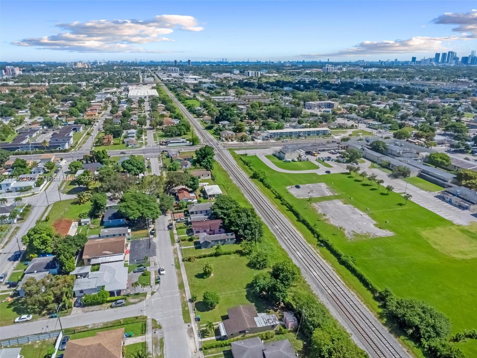 COMM LIBERTY CITY - Land