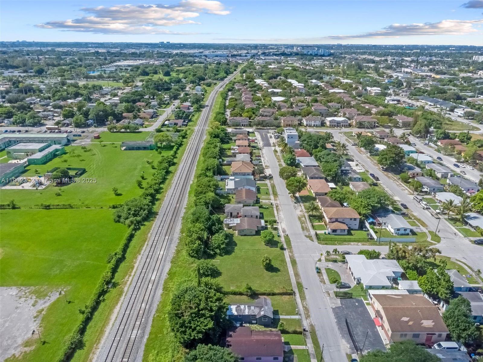 COMM LIBERTY CITY - Land