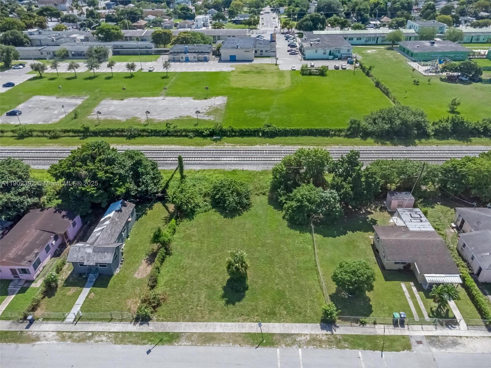 COMM LIBERTY CITY - Land