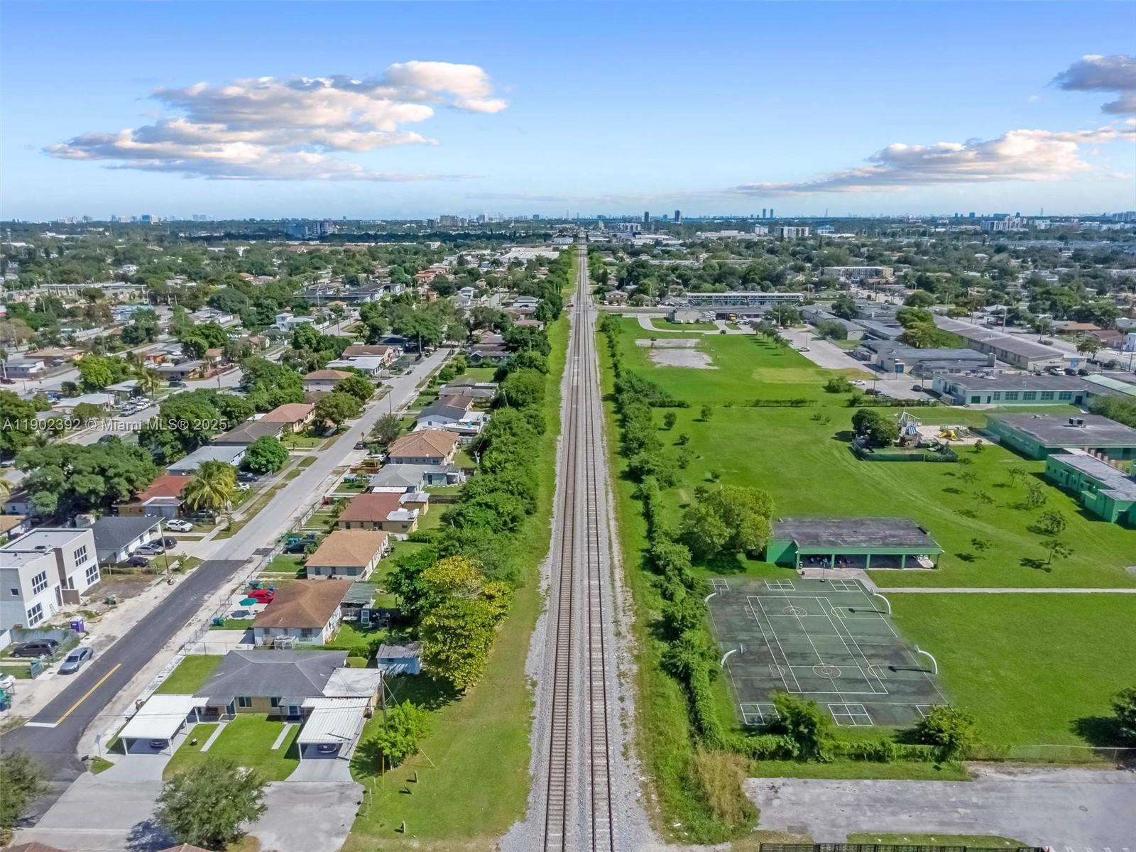 COMM LIBERTY CITY - Land