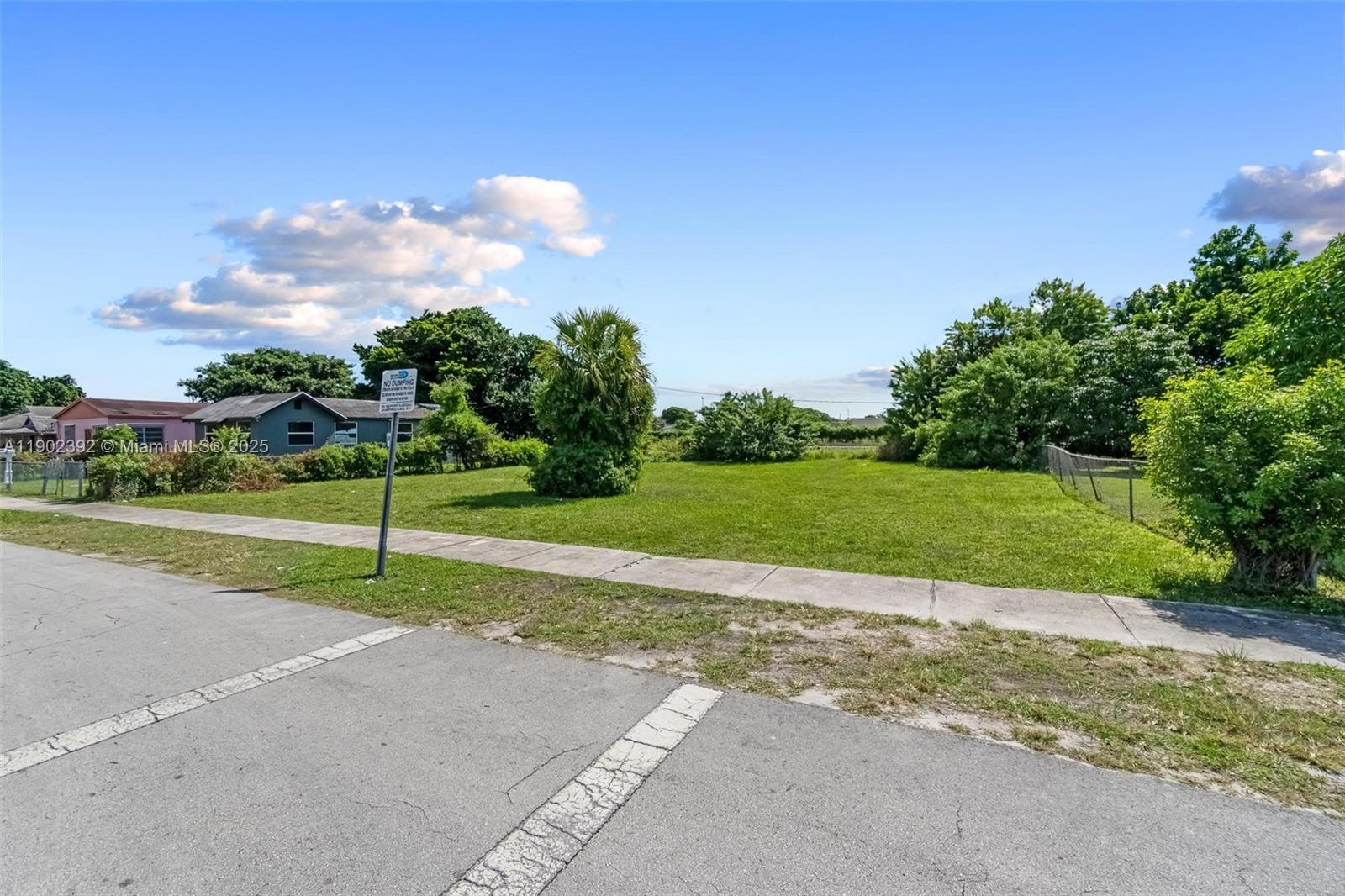 COMM LIBERTY CITY - Land