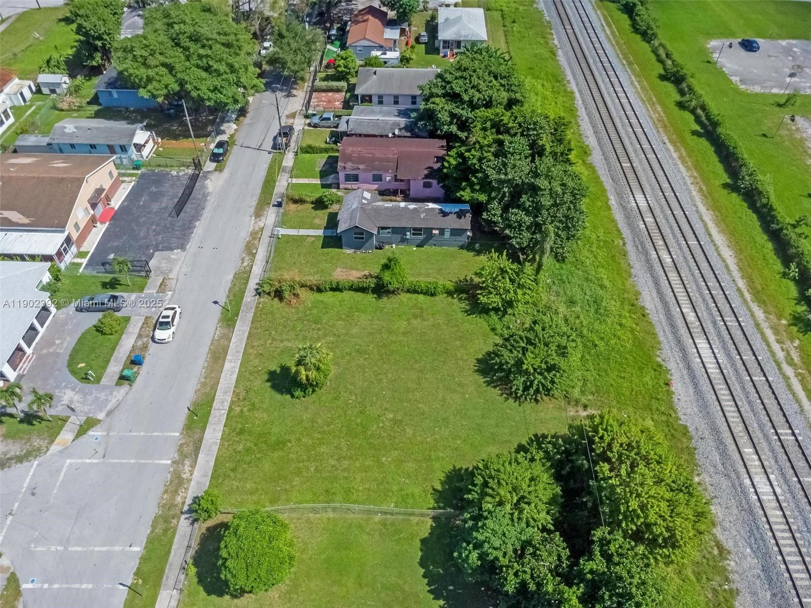 COMM LIBERTY CITY - Land