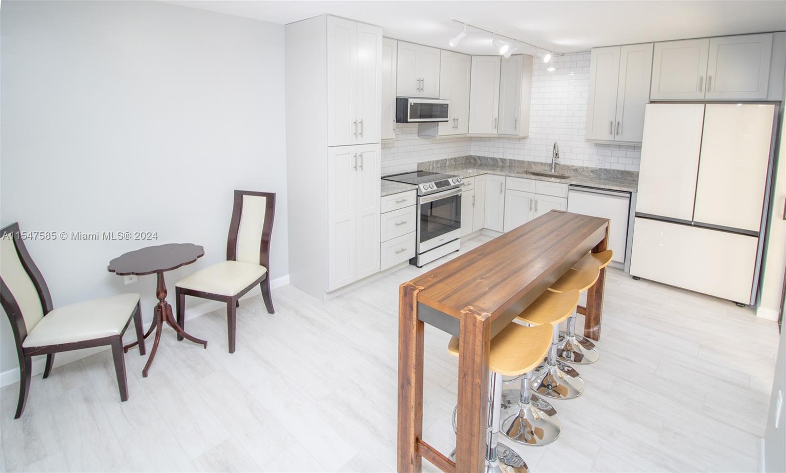 GLENWOOD TWNHS - Residential Lease