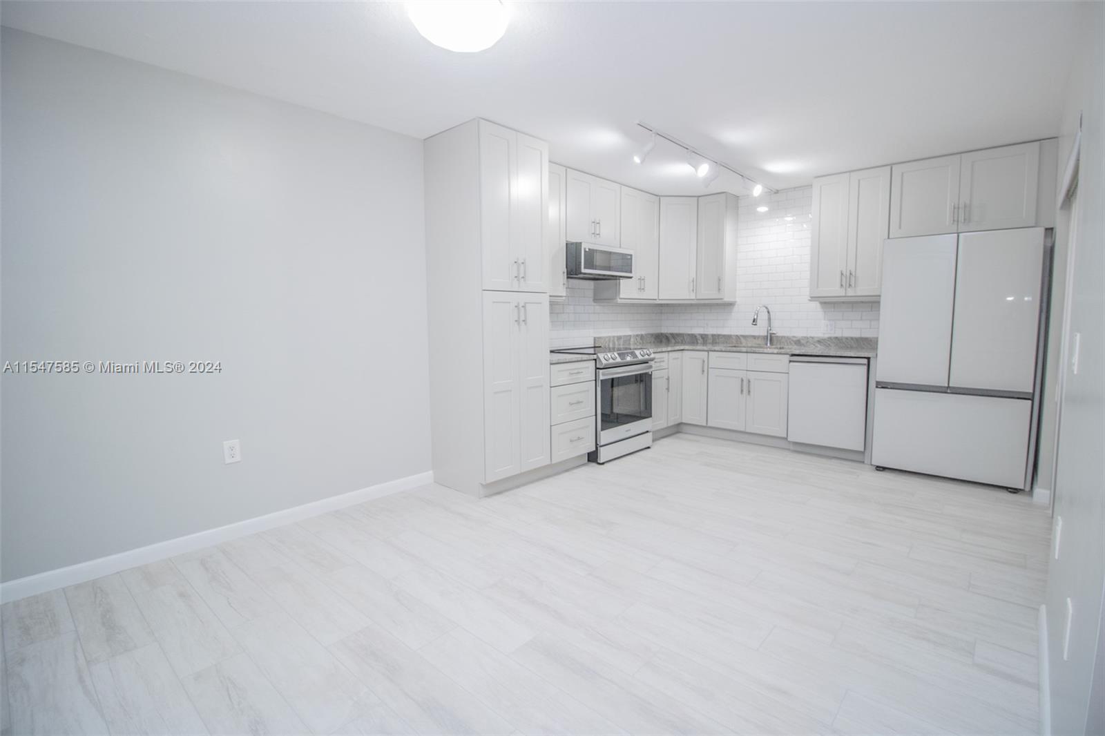 GLENWOOD TWNHS - Residential Lease