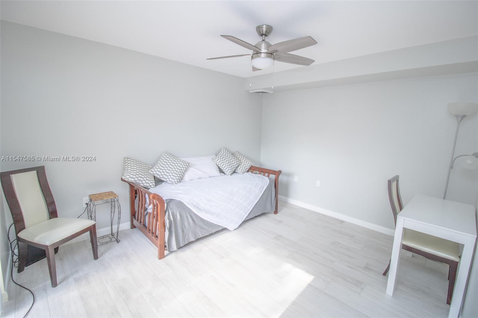 GLENWOOD TWNHS - Residential Lease