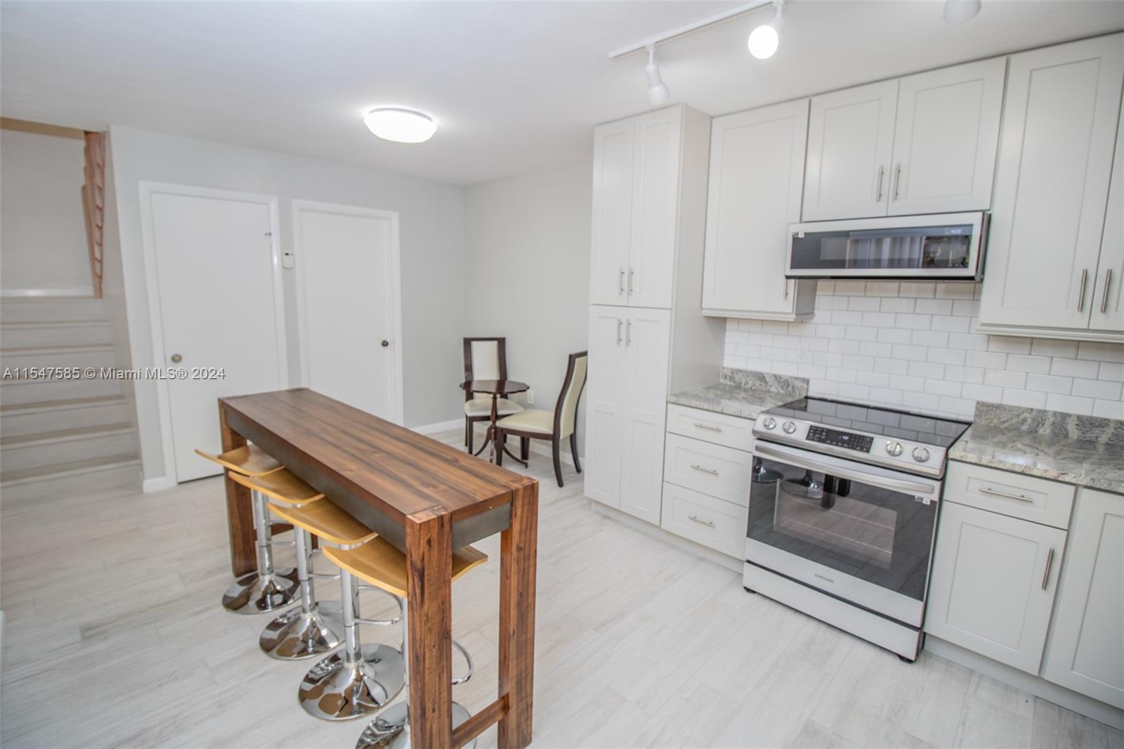 GLENWOOD TWNHS - Residential Lease