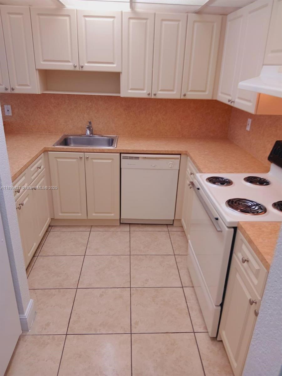 6990 NW 186th St 4-504