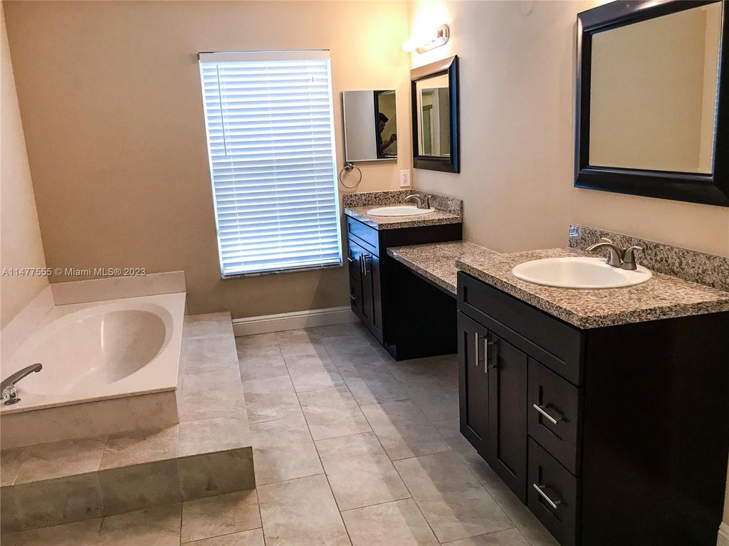 Photo of 3568 Sanctuary Dr, Coral Springs, FL 33065 (MLS # A11477555)