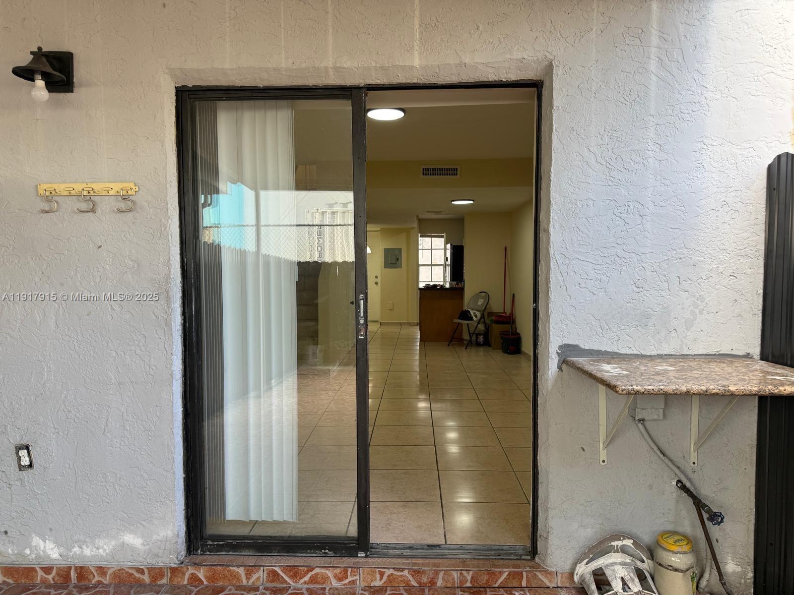 VILLAS DE NEW ENGLAND CON - Residential Lease