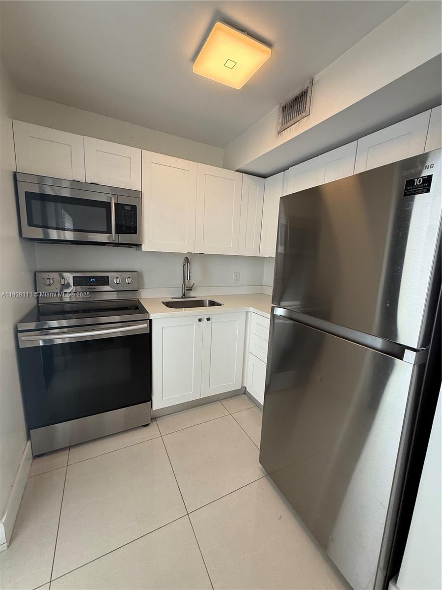 ISLE OF NORMANDY MIAMI VI - Residential Lease