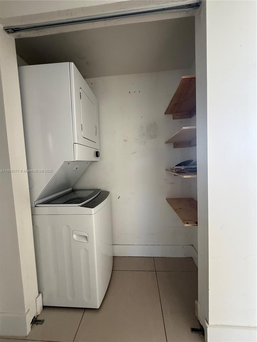 ISLE OF NORMANDY MIAMI VI - Residential Lease