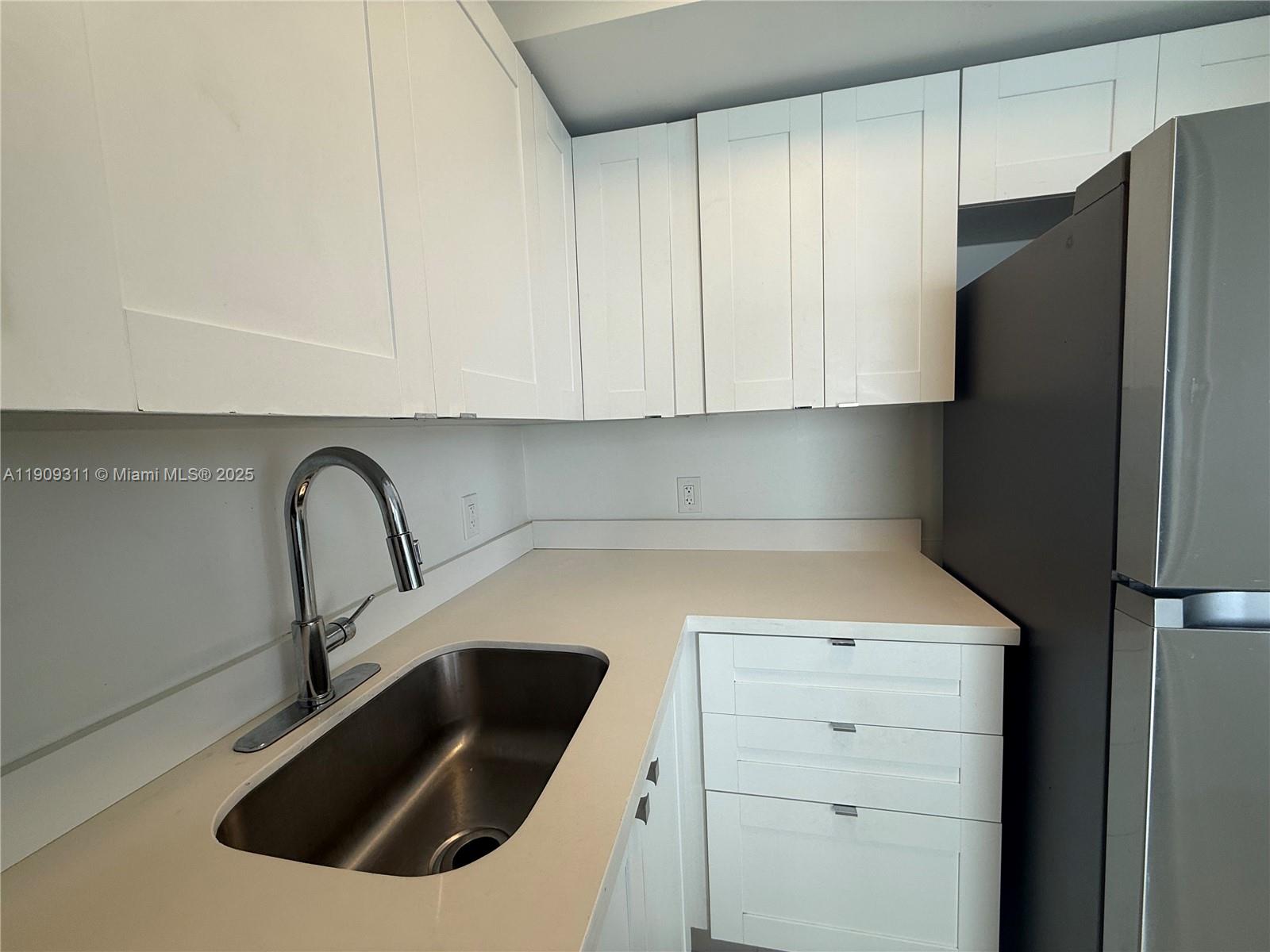 ISLE OF NORMANDY MIAMI VI - Residential Lease