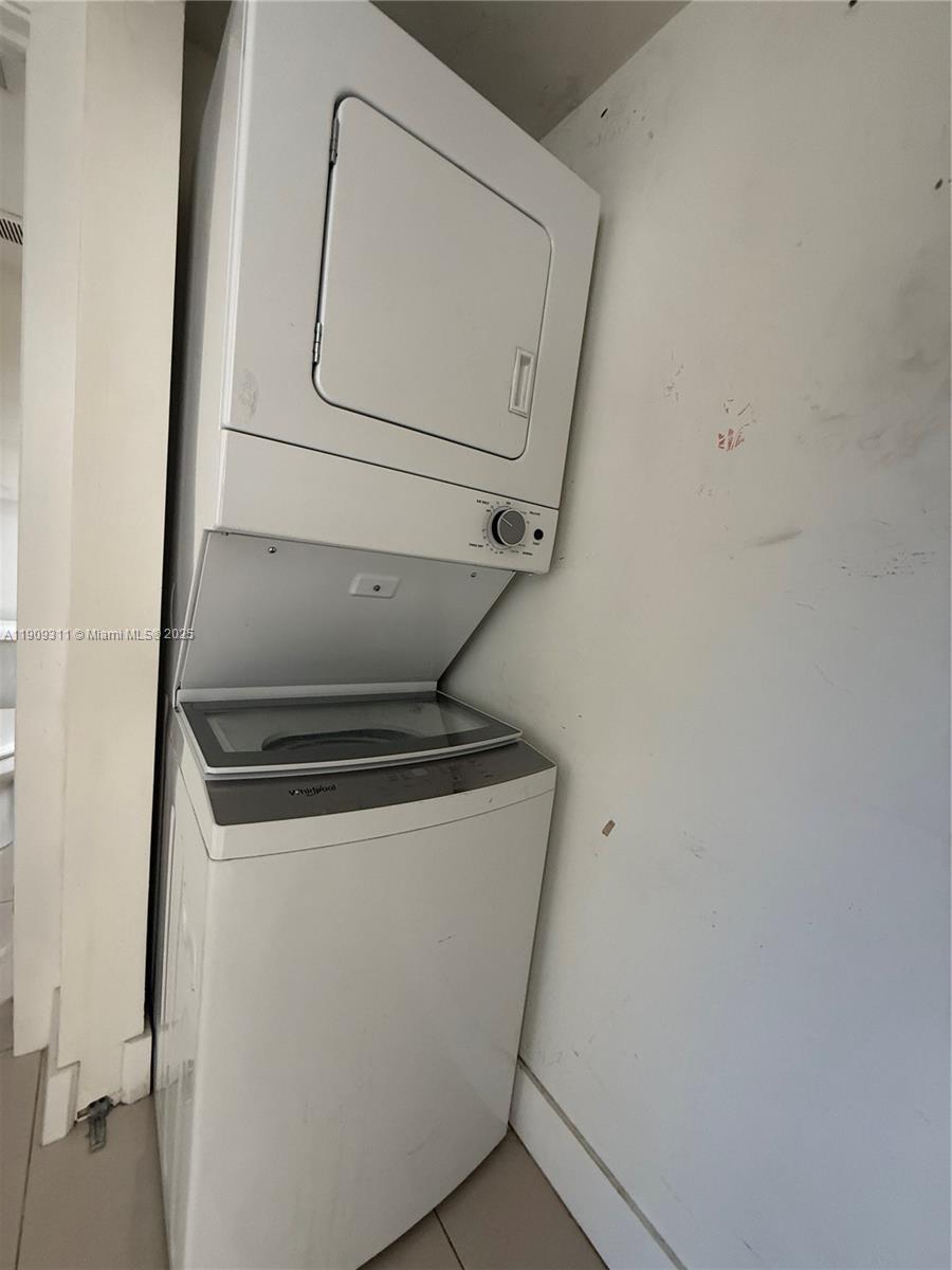 ISLE OF NORMANDY MIAMI VI - Residential Lease