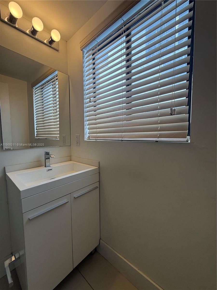 ISLE OF NORMANDY MIAMI VI - Residential Lease