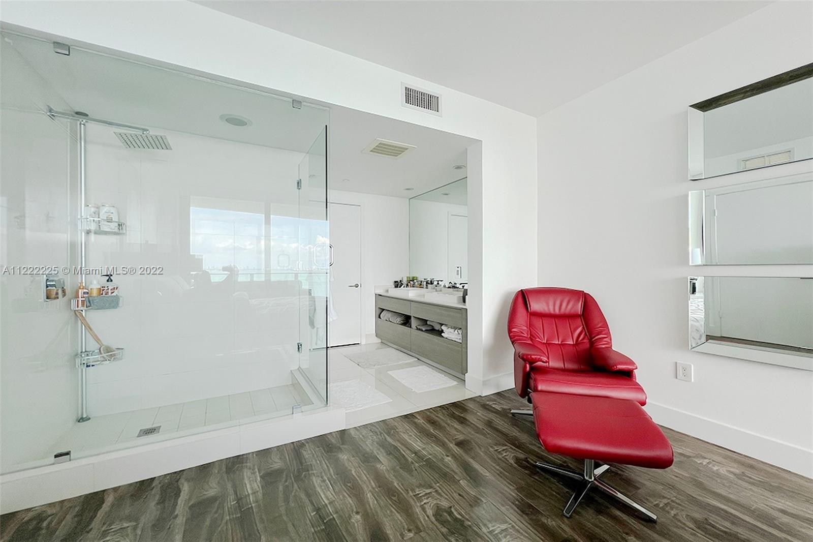 ICON BAY CONDO - Residential Lease