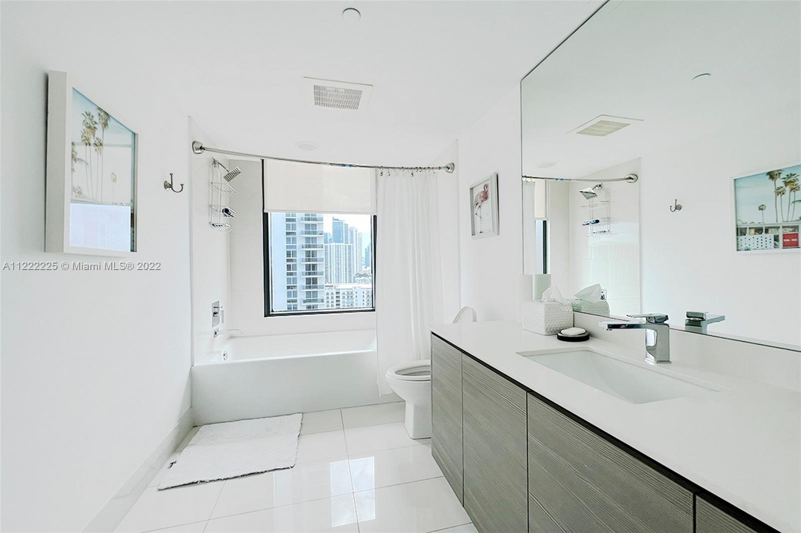 ICON BAY CONDO - Residential Lease