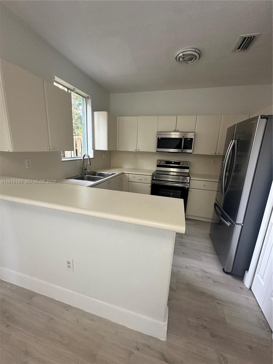 SHOMA TOWNHOMES AT KEYSCO - Residential Lease