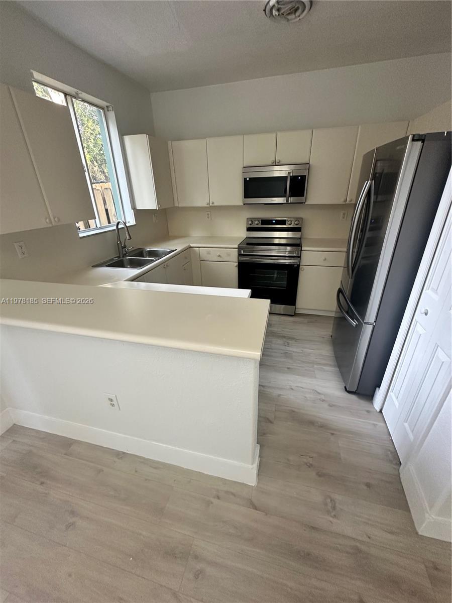 SHOMA TOWNHOMES AT KEYSCO - Residential Lease