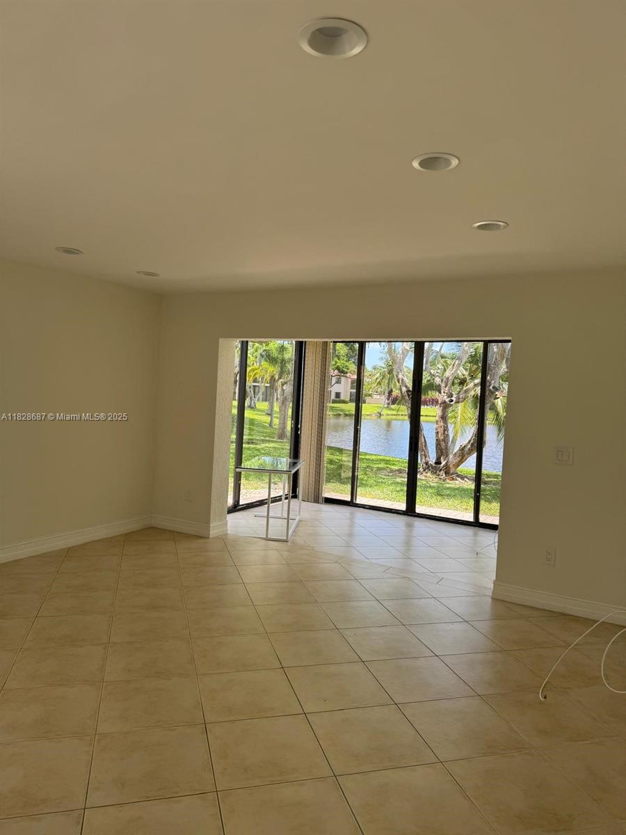 9293 Vista Del Lago A