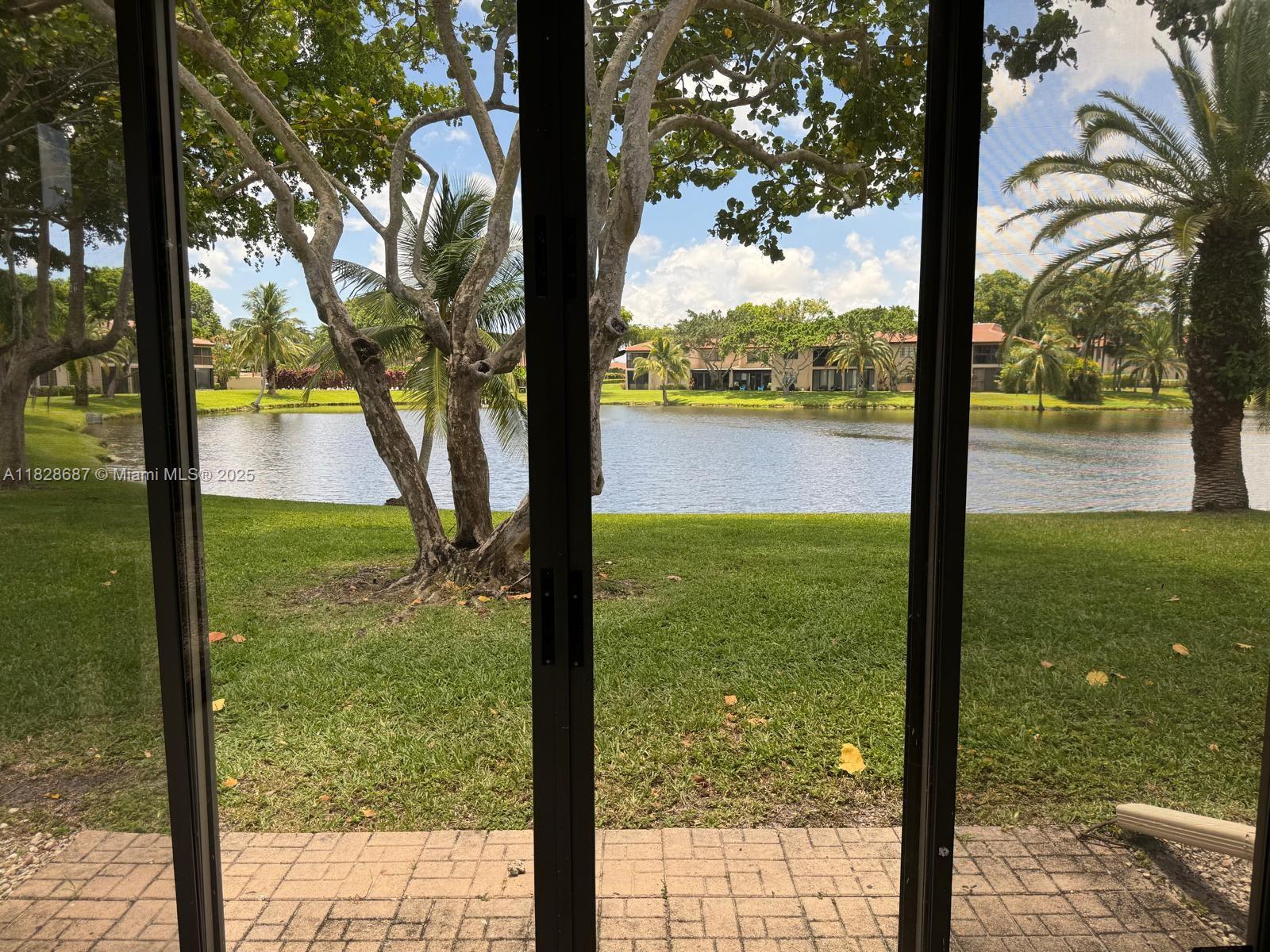 9293 Vista Del Lago A
