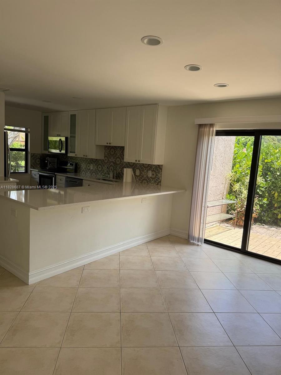 9293 Vista Del Lago A